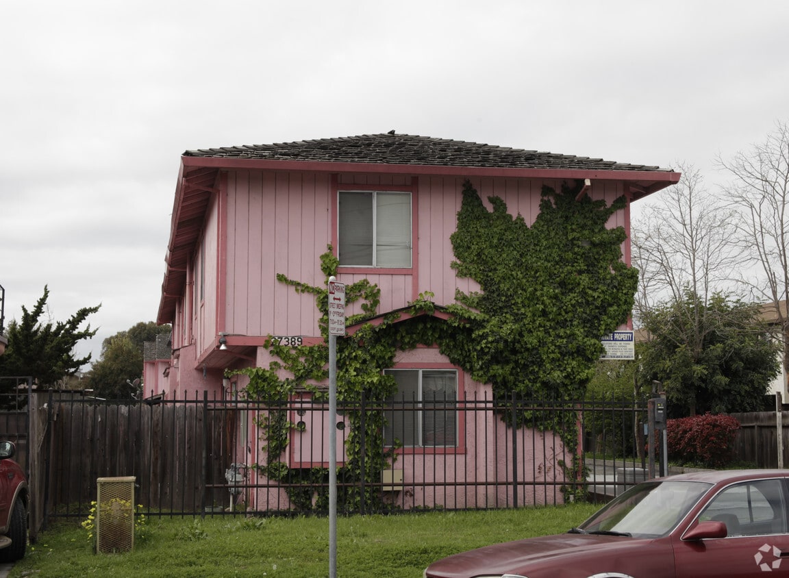 Building Photo - 27389 Tyrrell Ave