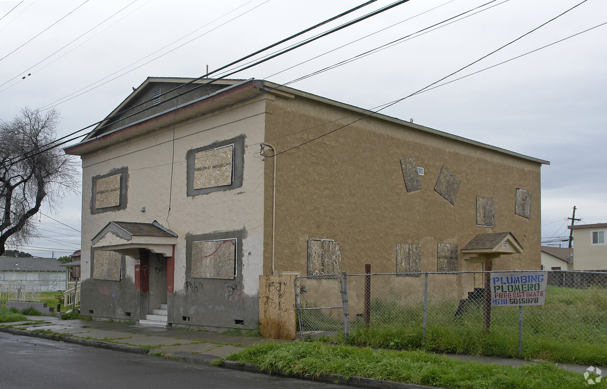 Building Photo - 854 7th St