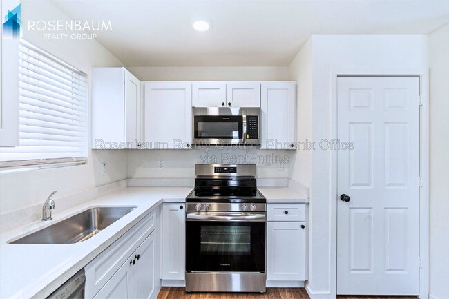 Building Photo - 1106 E Papago St