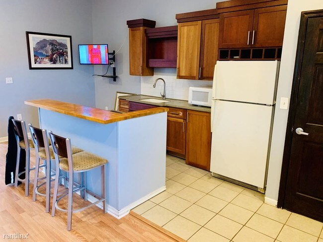 Building Photo - 1 br, 1 bath Apartment - 222 S Broadway