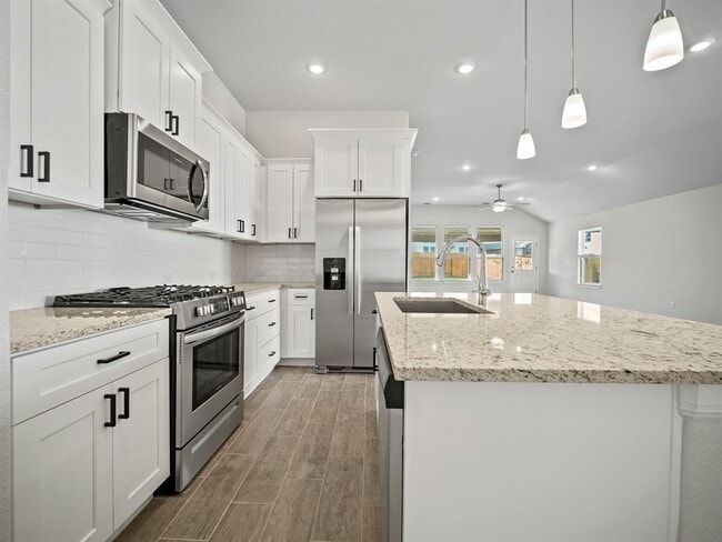 Building Photo - 136 Caterpillar Ln