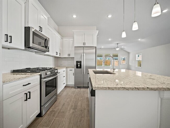 Foto del edificio - 136 Caterpillar Ln