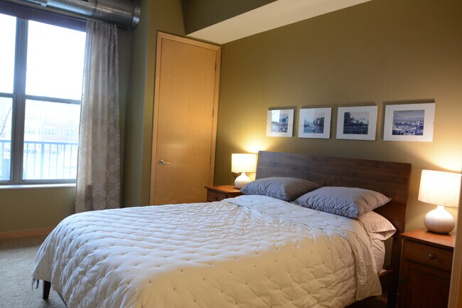 Foto del edificio - 3640 Wooddale Ave S
