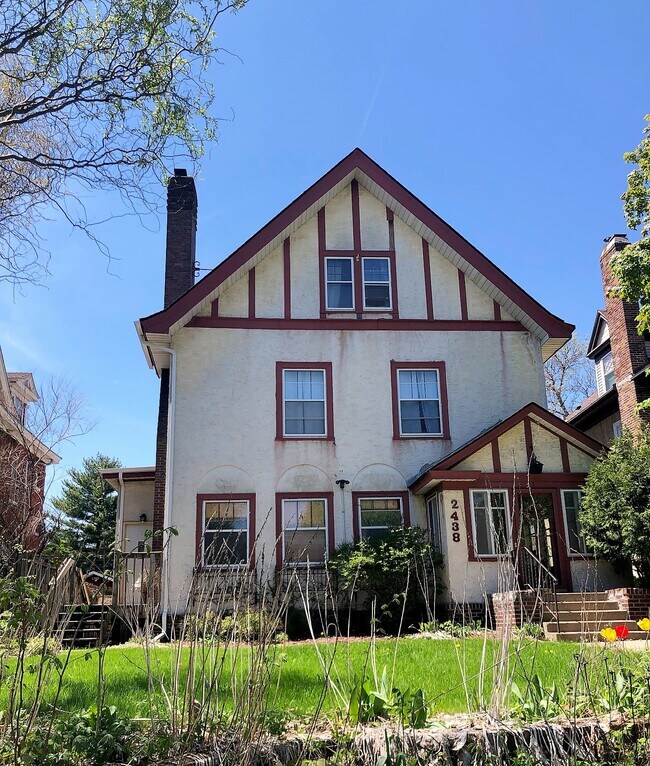 Foto del edificio - 2438 Pillsbury Ave S