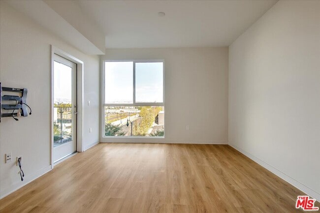 Foto del edificio - 12655 Bluff Creek Dr