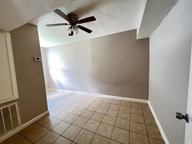 Foto del edificio - 14039 Eagle Pass St