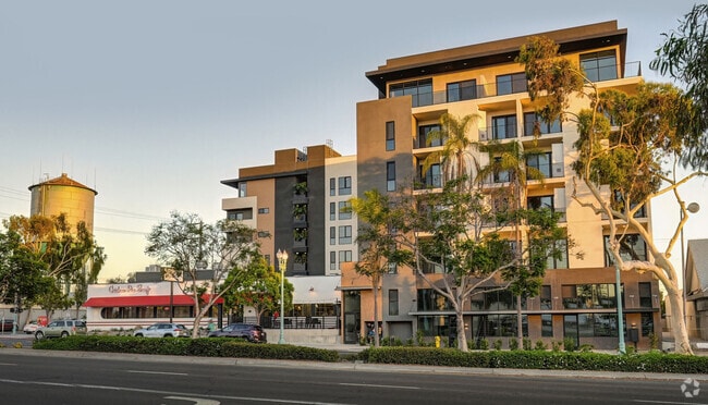 Building Photo - Parkline North Park