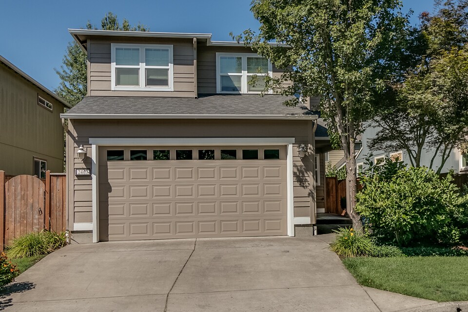 Foto principal - Beautiful 4-Bedroom, 3-Bath Home Close To ...