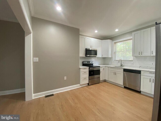 Building Photo - 1918 E 28th St