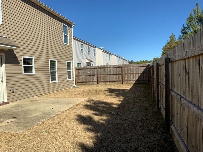 Building Photo - Chelsea Reserve  4 BR / 2.5 Ba / 2 family Room / 2 stories