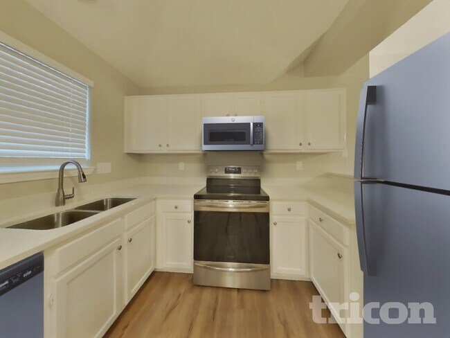 Foto del edificio - 1314 Jasmine Dr