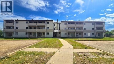 Building Photo - 5117-5144 44 St