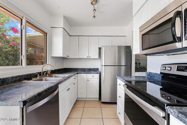 Foto del edificio - 1232 E Baker Dr