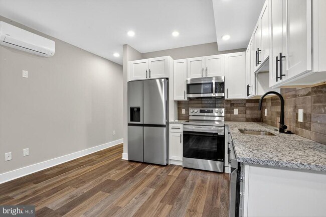 Foto del edificio - 1924 N Front St