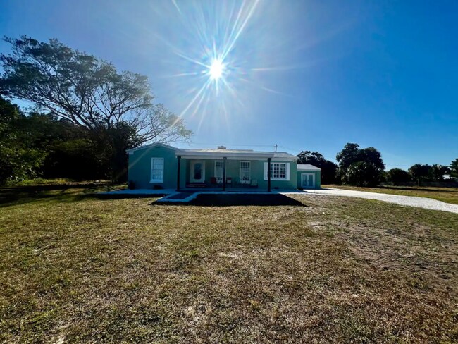 Foto del edificio - PRIVATE 3/2 WATERFRONT HOME ON INDIAN RIVER DRIVE
