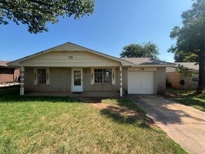 Building Photo - 328 E Hillcrest Ln