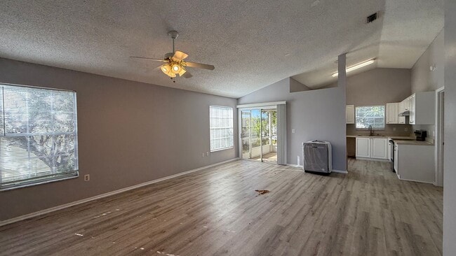 Foto del edificio - Annual 2 bedroom 2 bath Unfurnished Single Family Home in Lakeside South