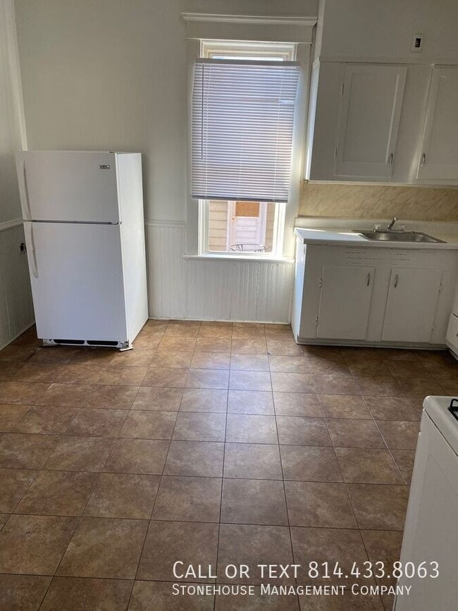 Building Photo - 1619 Plum St