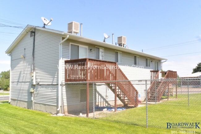 Building Photo - Spacious 2 Bed 2 Bath Magna Duplex With Pr...