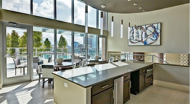 Foto del edificio - 2727 Cedar Springs Rd