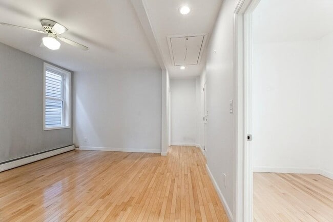 Building Photo - 160 Edgar St