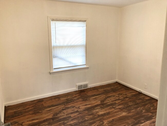 Building Photo - 3153 W Mott Ave