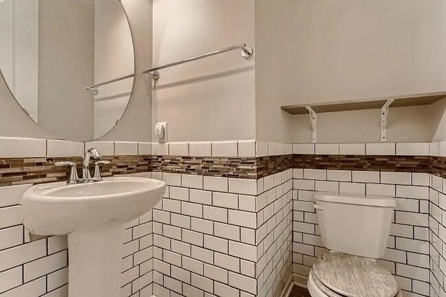 Building Photo - Beautiful Updated Townhouse- Maple Grove- Available Now!