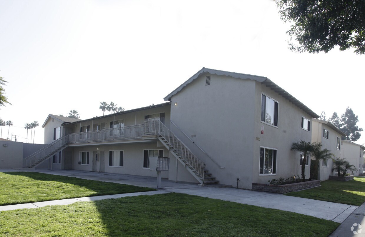 Foto principal - 1018 S Malden Ave