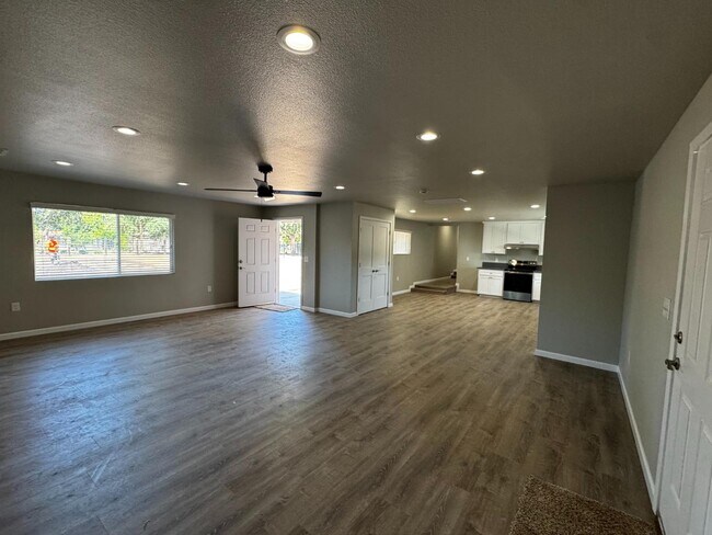 Foto del edificio - 4832 N Fruit Ave