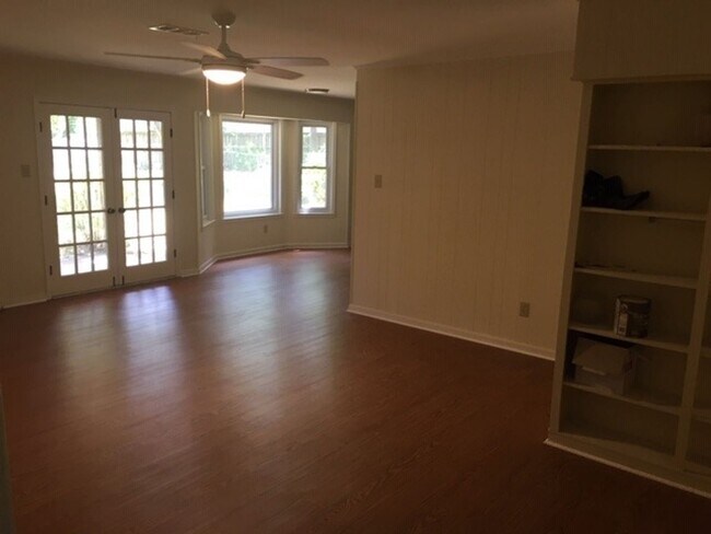 Foto del edificio - 1115 Briar Creek Rd