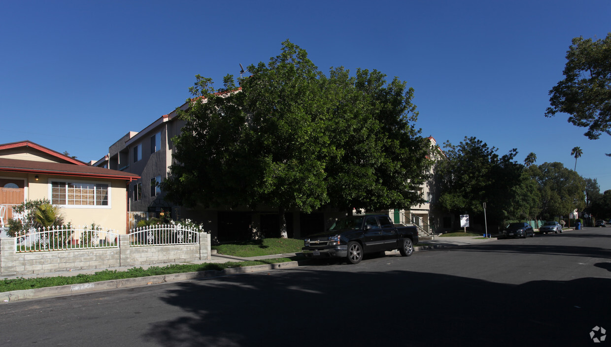 Primary Photo - 6415 Garvanza Ave