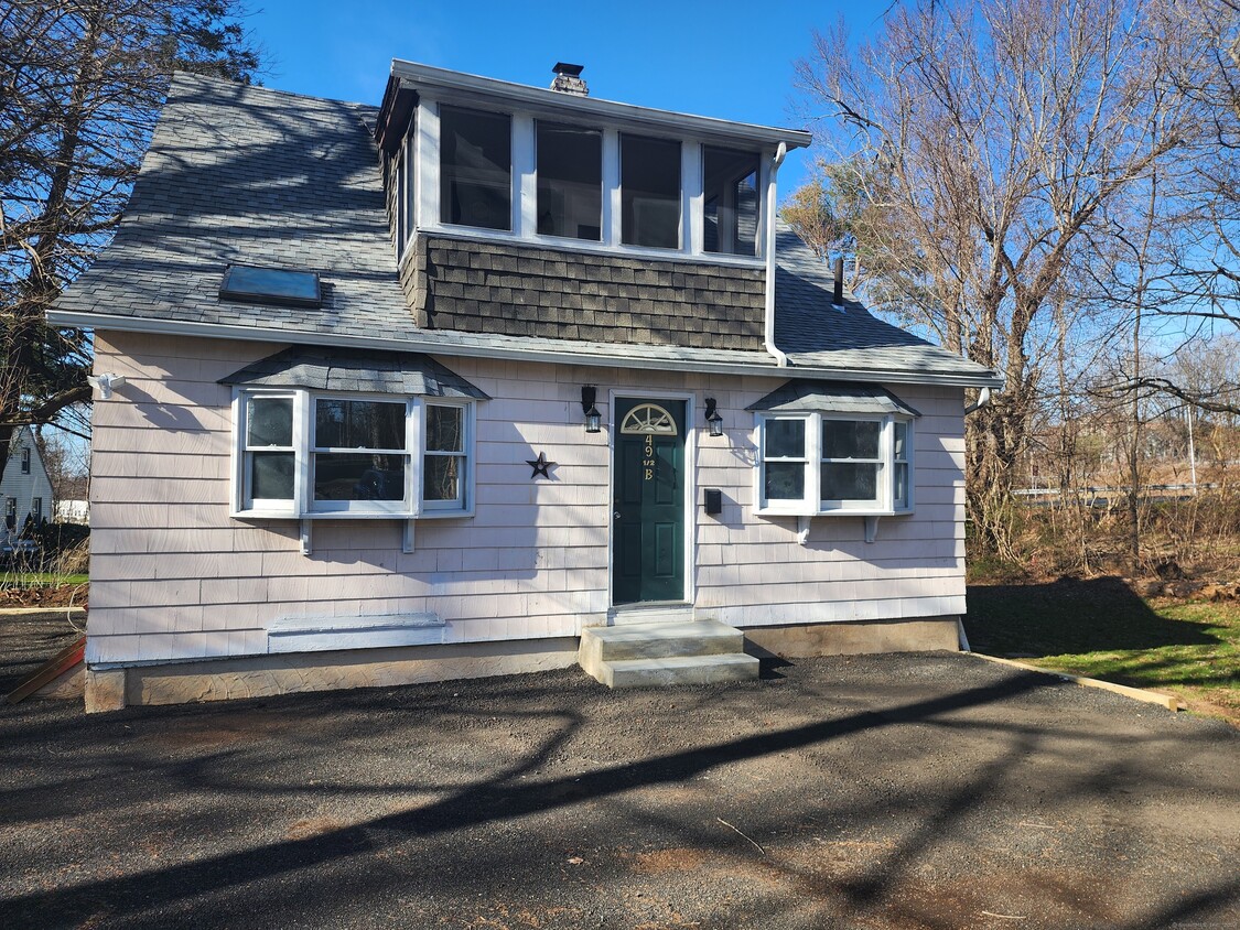 49 1/2 Silver St, Middletown, CT 06457 Room for Rent in Middletown