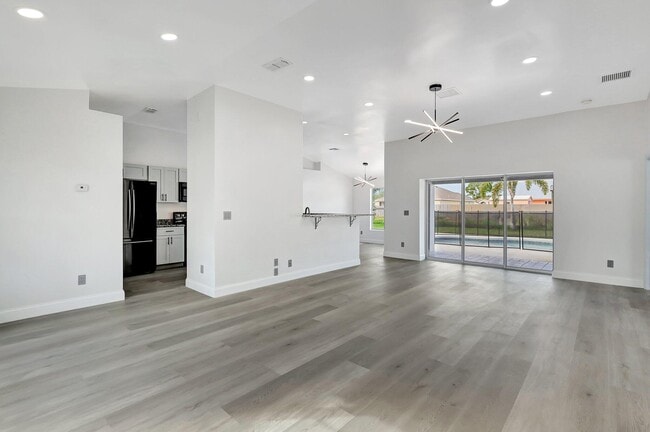Foto del edificio - 457 SW Todd Ave