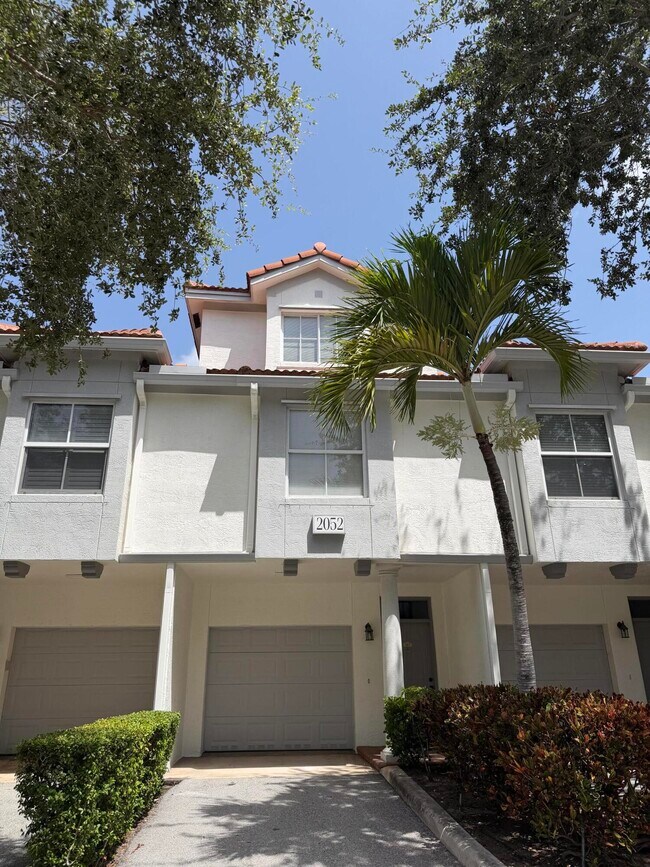 Building Photo - 2052 Alta Meadows Ln