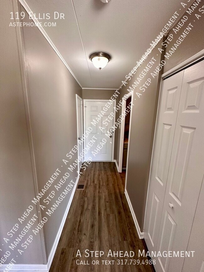 Building Photo - 119 Ellis - Adorable 3 bedroom Ranch in Gr...