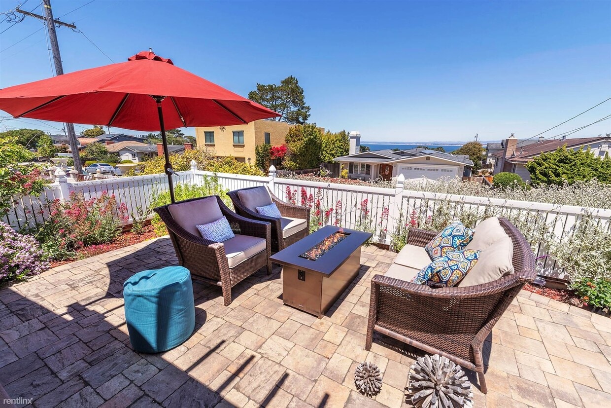 2 br, 2 bath House 3827 Betsy's Nest House Rental in Monterey, CA