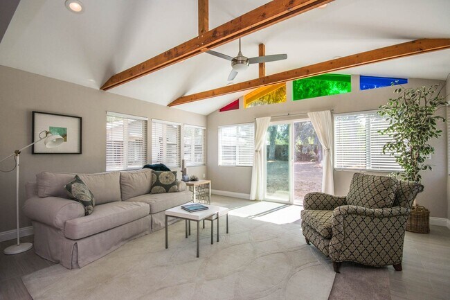Building Photo - Beautiful Ranch Style 3 Bedroom Home in Vi...
