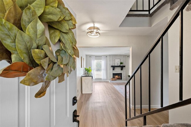 Foto del edificio - 1702 Oakridge Dr