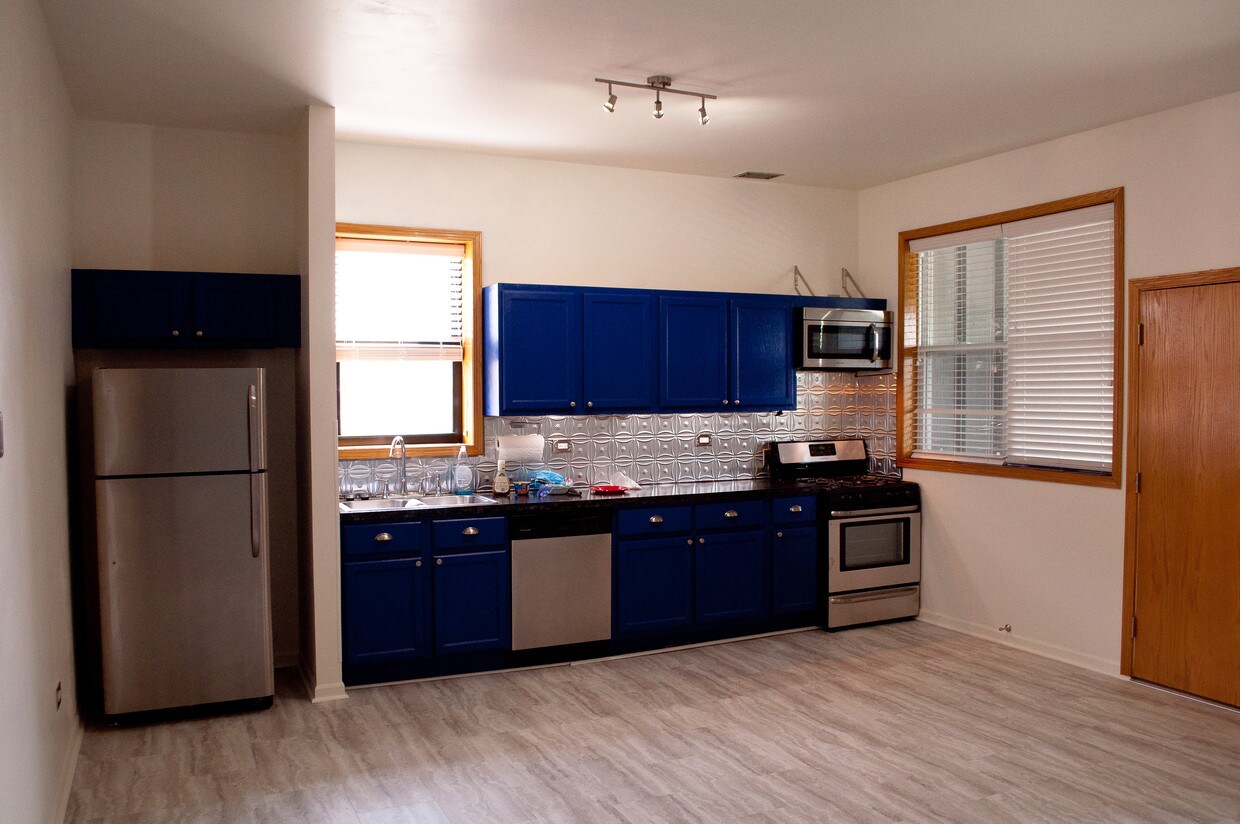 Kitchen Appliances - 6536 S Maryland Ave
