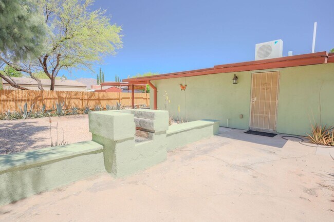 Foto del edificio - 1421 N. Louis Ave