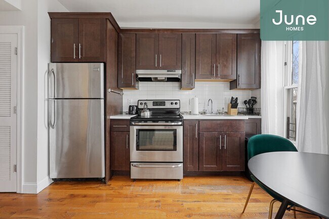 Foto del edificio - ROOM ONLY in 4-bed/2.0-bath Home