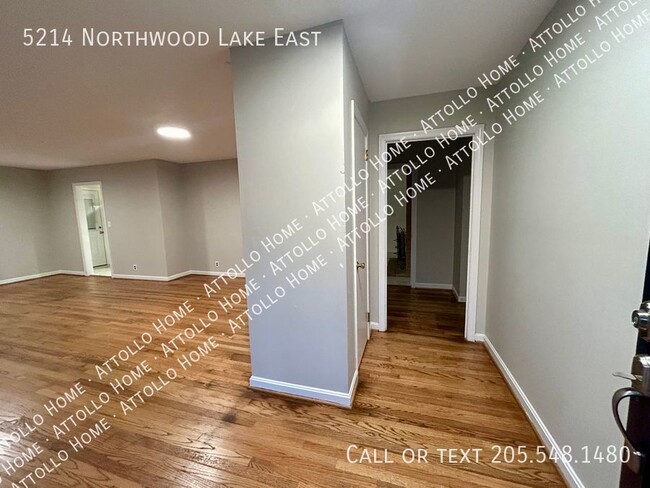 Foto del edificio - 3 Bed 2 Bath Cozy Lake View Home in Northw...