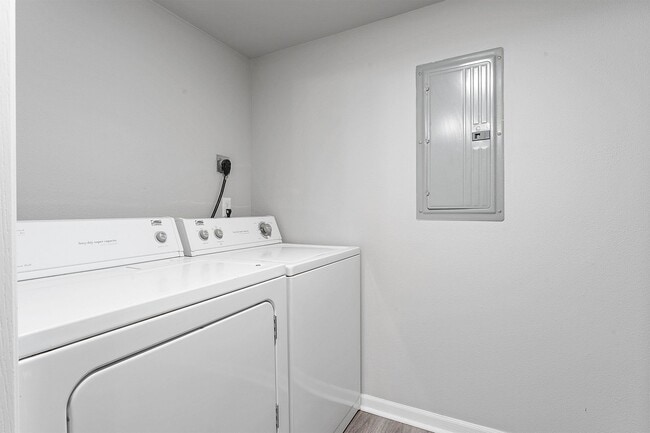 Foto del edificio - Creekside Clearing Apartments