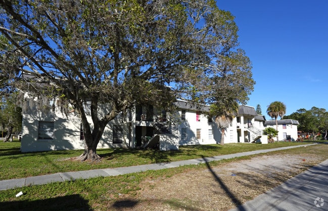Building Photo - Jones Walker Palm Gardens