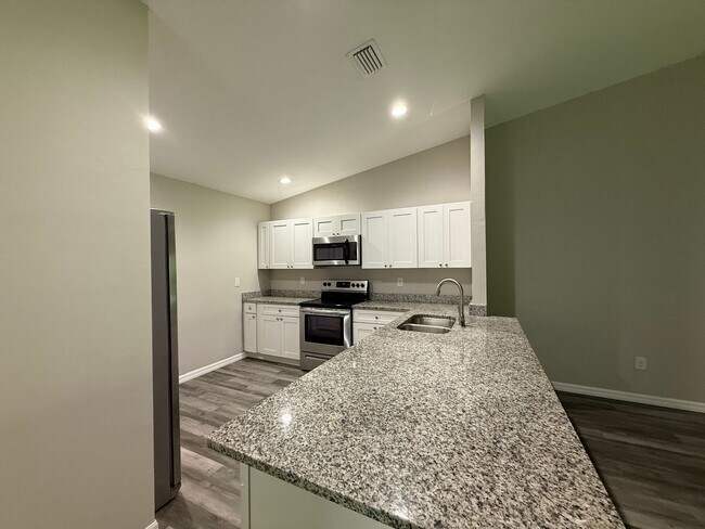 Foto del edificio - Duplex for Rent