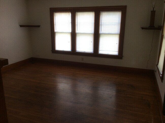 Living Room - 11 Pratt St