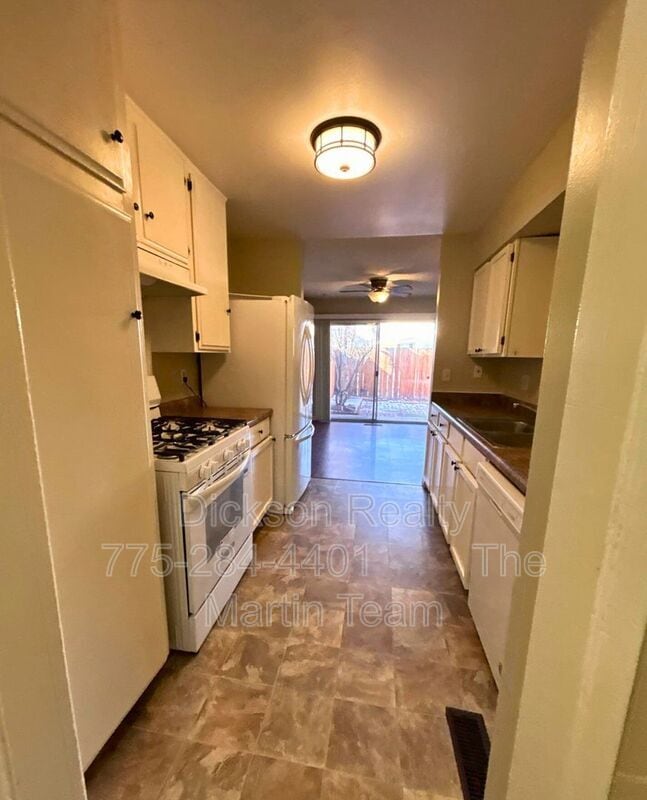 Building Photo - 3545 Willow Hills Cir