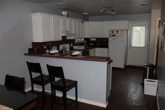 Building Photo - 3 br, 3 bath House - 129 Richards St # A