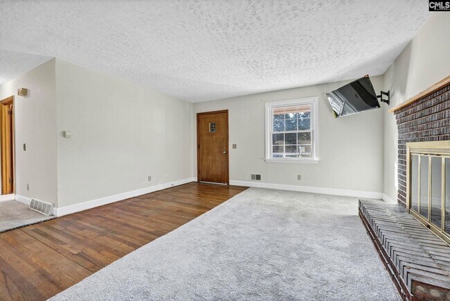 Foto del edificio - 1709 Woodfield Dr