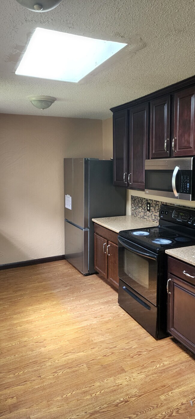 Foto del edificio - 5421 Parkview Dr